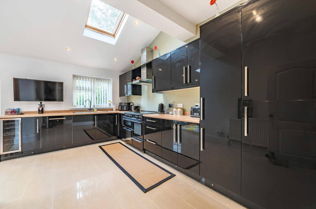 Property in Osmond Gardens, Wallington, SM6 8SU