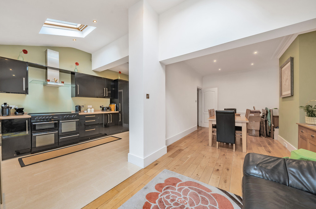 Property in Osmond Gardens, Wallington, SM6 8SU