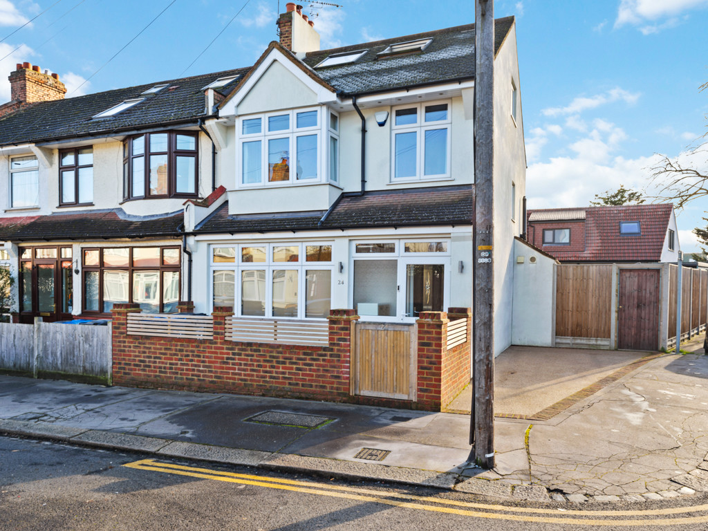 Property in Lynwood Gardens, Croydon, Surrey, CR0 4QH