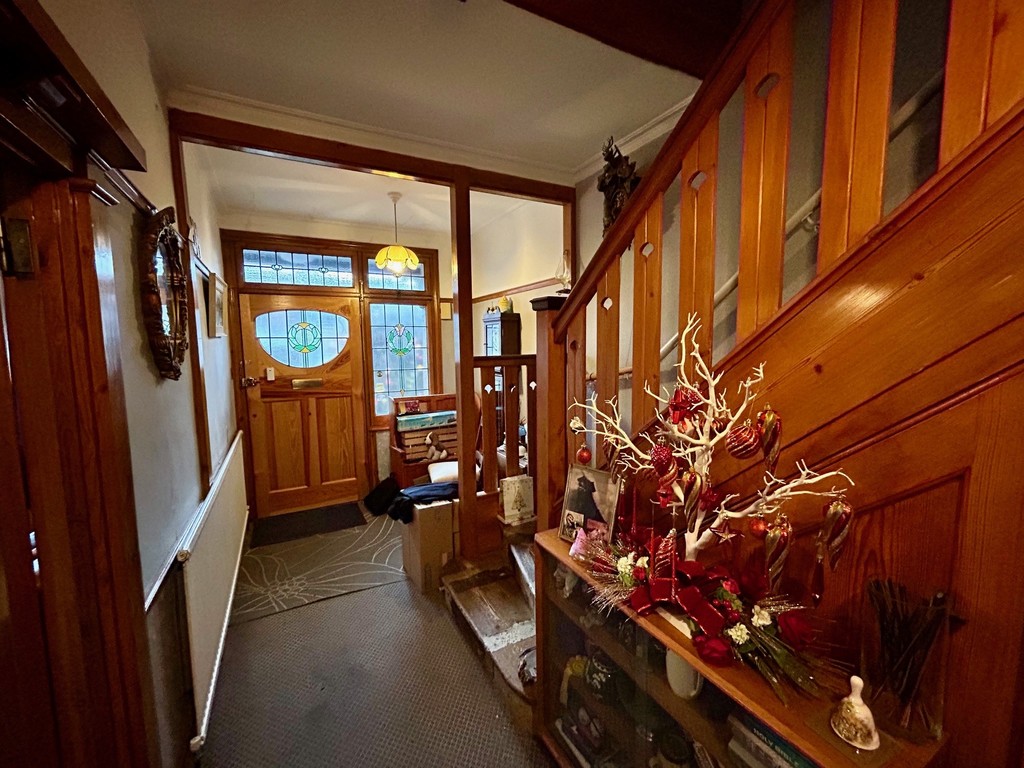 Property in Hillside Gardens, Wallington, SM6 9NX