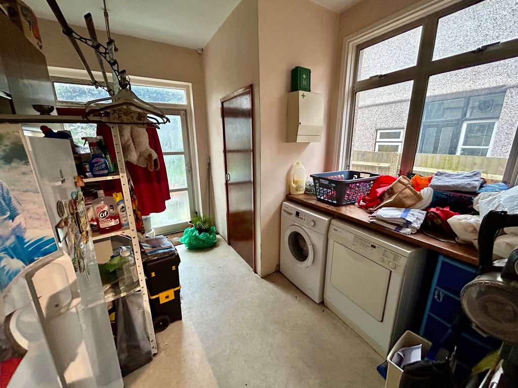 Property in Hillside Gardens, Wallington, SM6 9NX