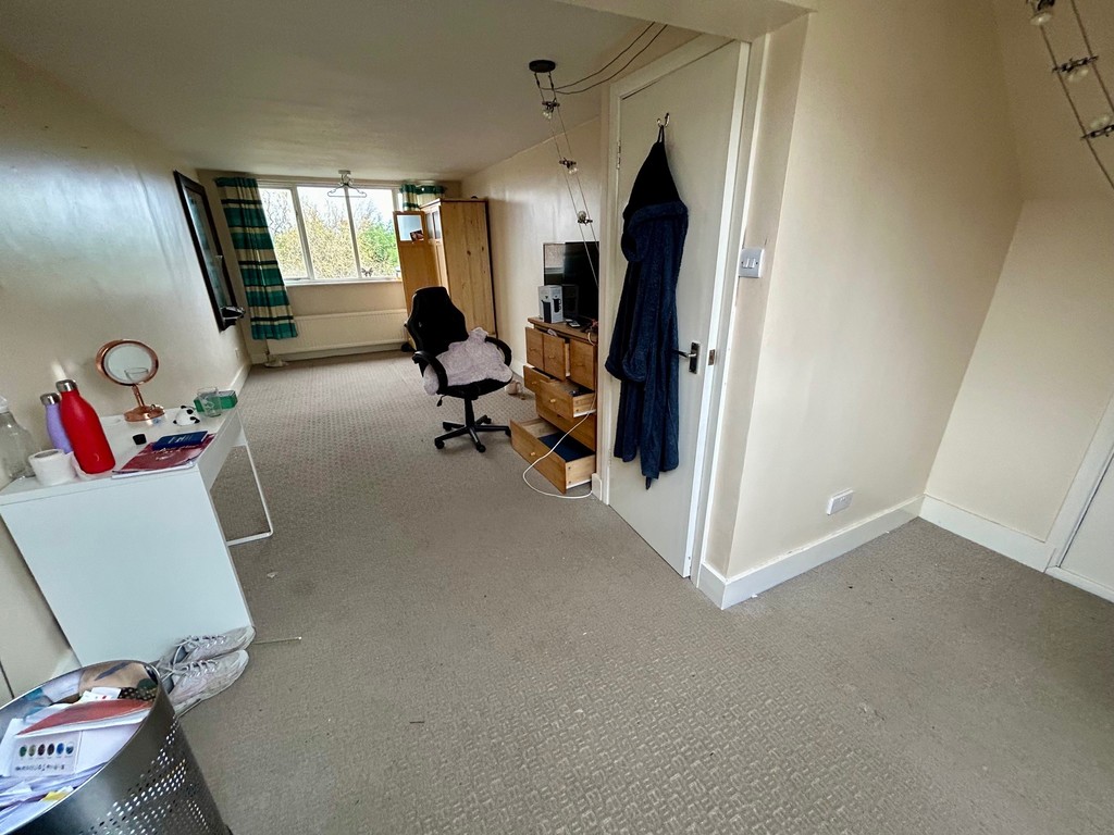 Property in Hillside Gardens, Wallington, SM6 9NX