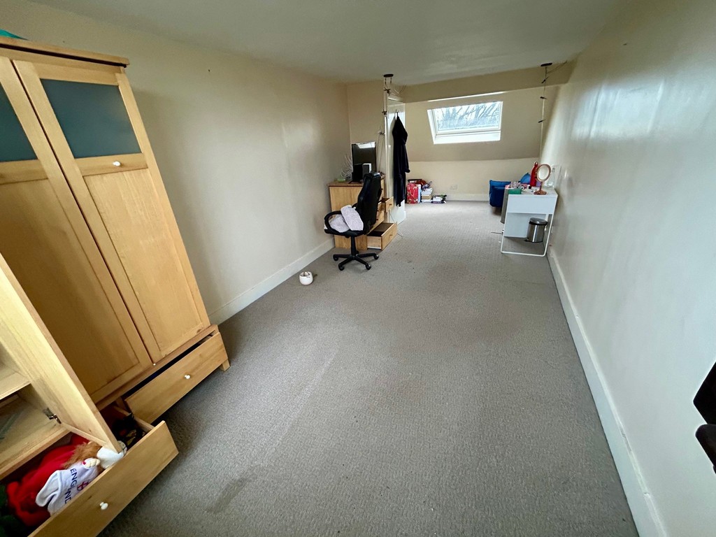 Property in Hillside Gardens, Wallington, SM6 9NX