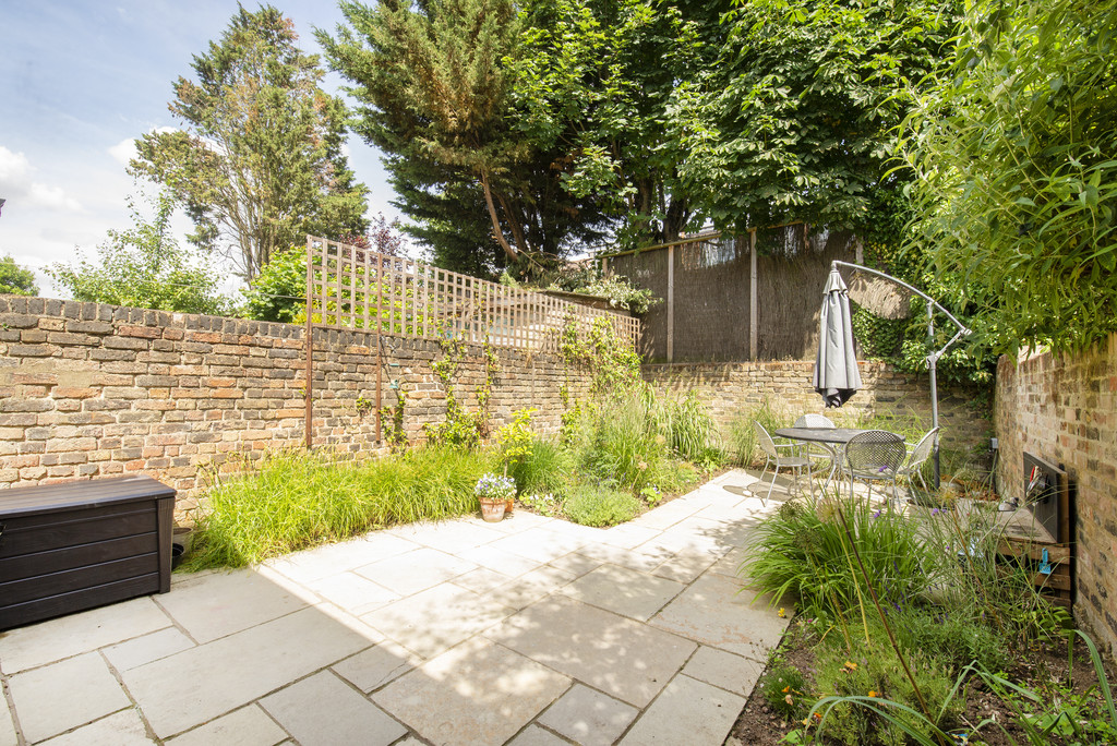 Property in Buchanan Gardens, Kensal Rise, London, NW10 5AE