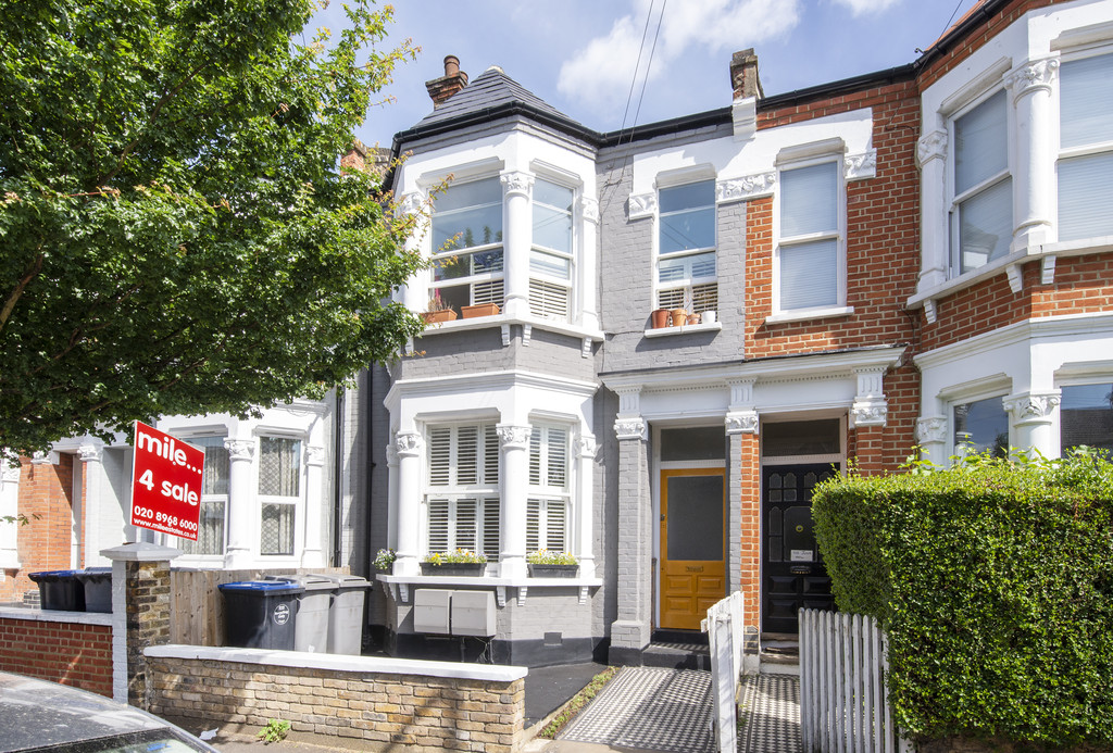 Property in Buchanan Gardens, Kensal Rise, London, NW10 5AE