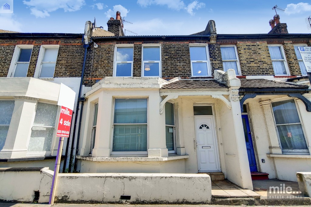 Property in Scrubs Lane, College Park, London, NW10 6QU