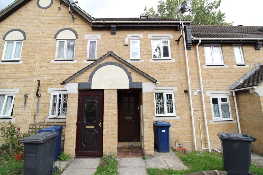 Property in Swan Drive, London, NW9 5DE