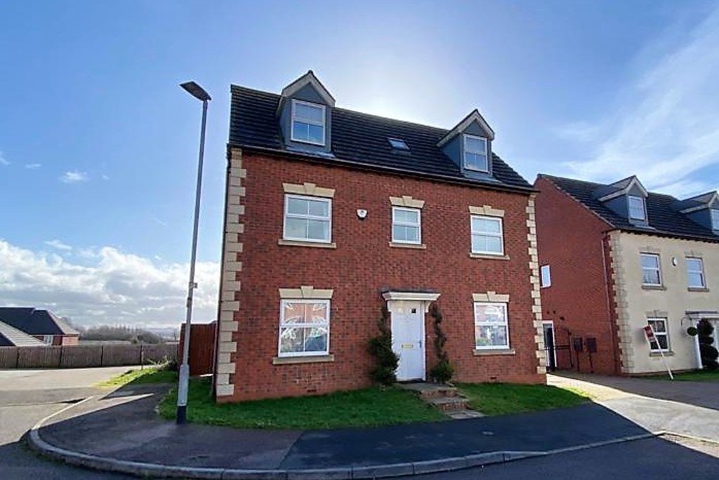 Property in Houghton Close, Asfordby Hill, Melton Mowbray, LE14 3QL