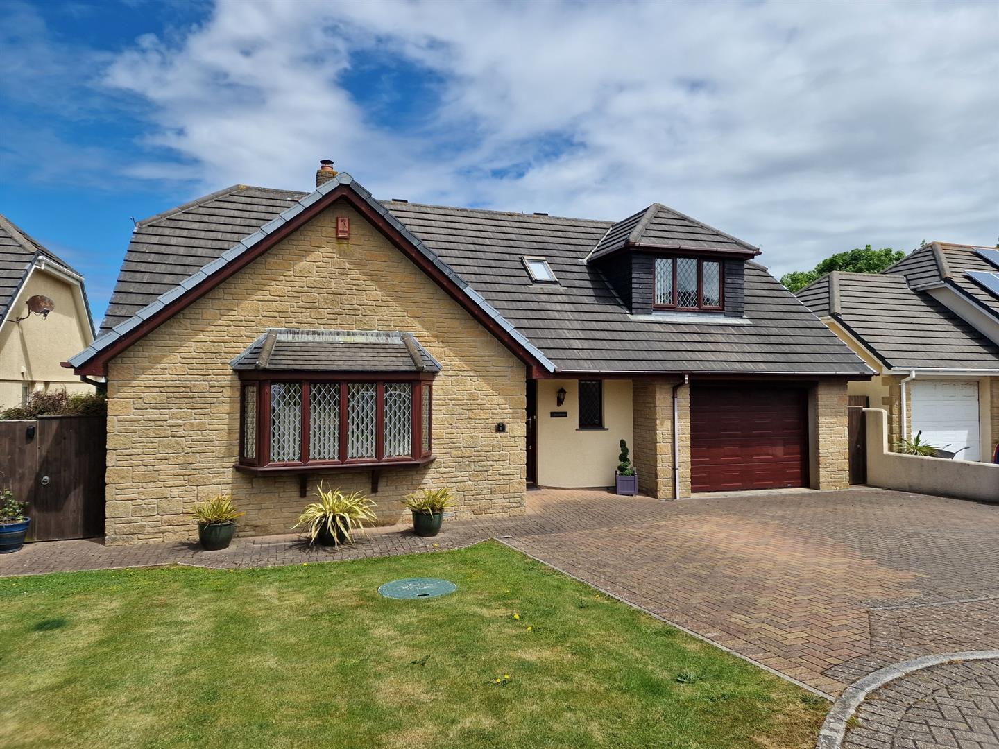 Property in The Oaks, Quintrell Downs, Cornwall, TR8 4QG