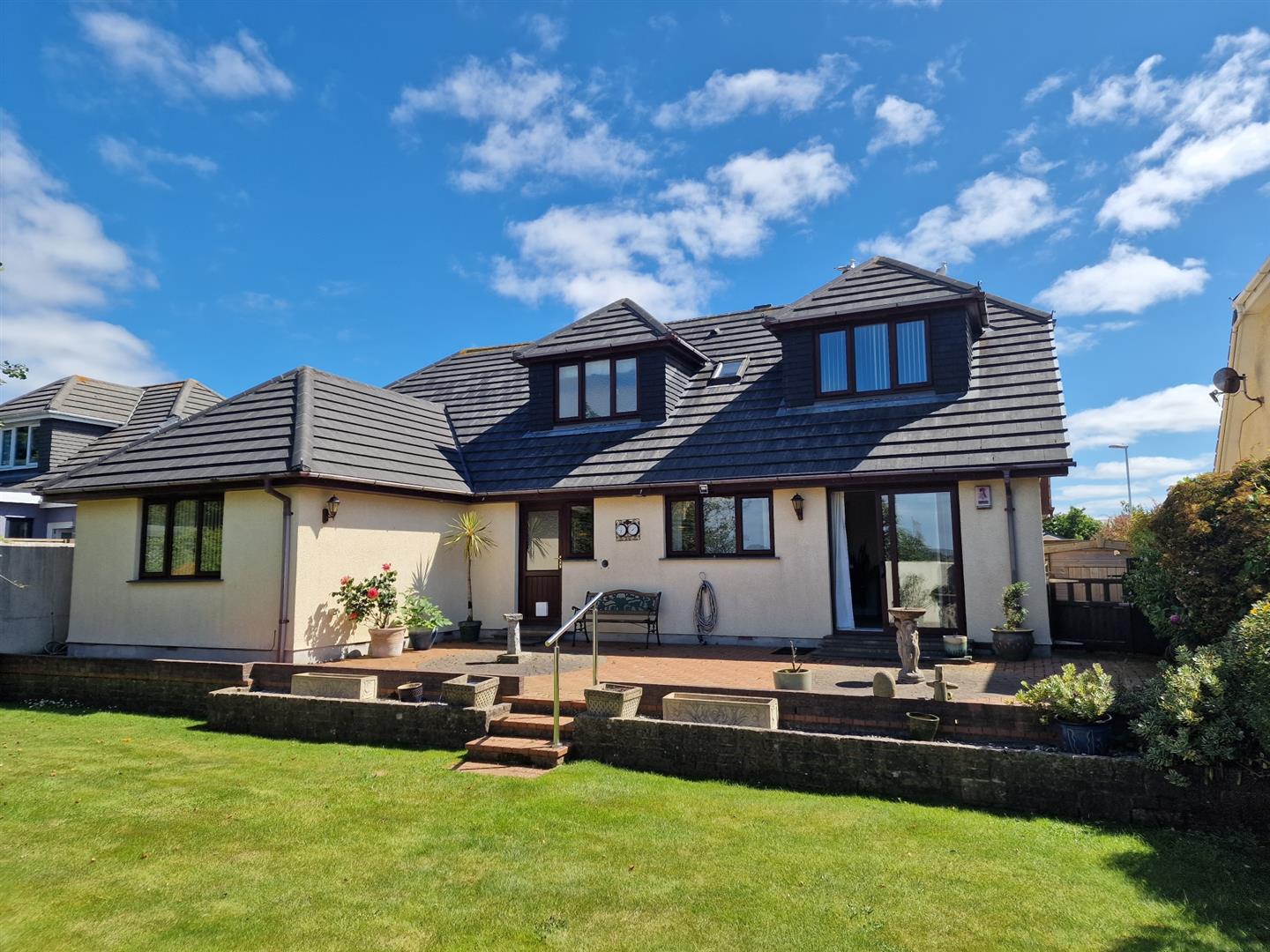 Property in The Oaks, Quintrell Downs, Cornwall, TR8 4QG