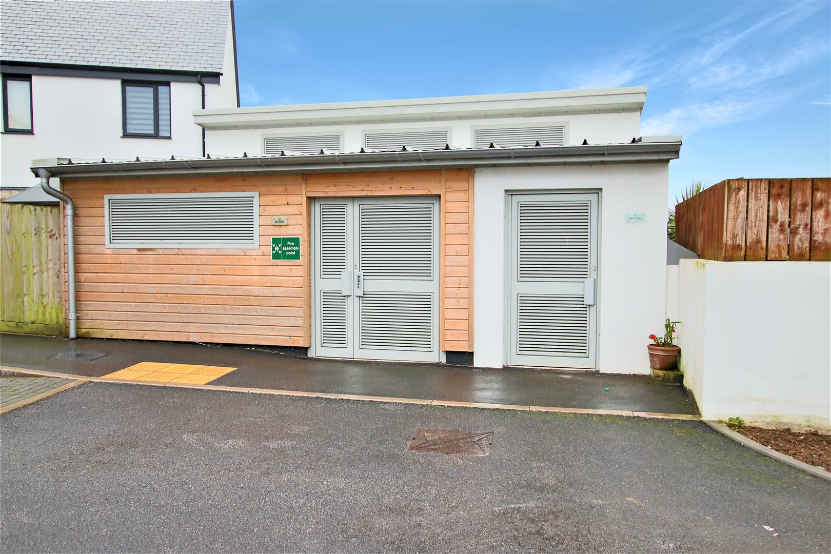 Property in Lusty Glaze Road, Newquay, TR7 3FH