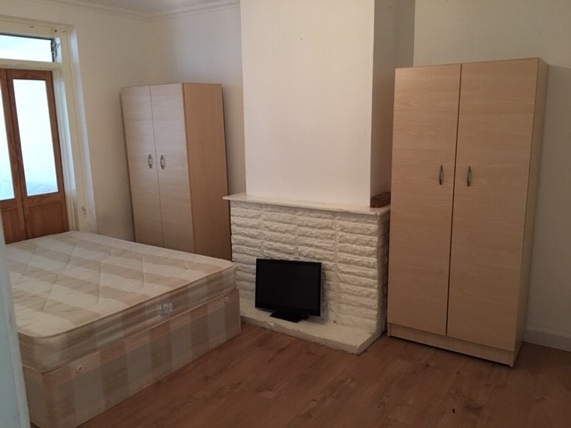 BLUNDELL ROAD, Edgware, HA8