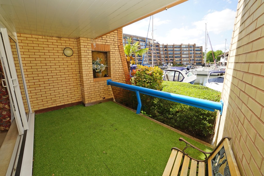 Property in Oyster Quay, Port Solent, Portsmouth, PO6 4TQ