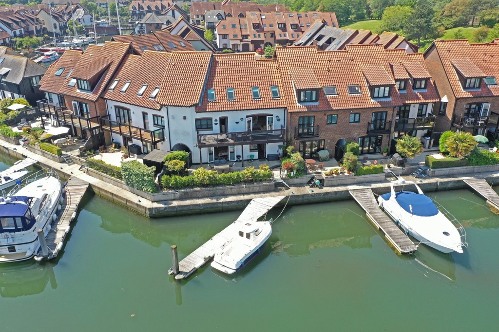 Property in White Heather Court, Hythe, Southampton, SO45 6DT