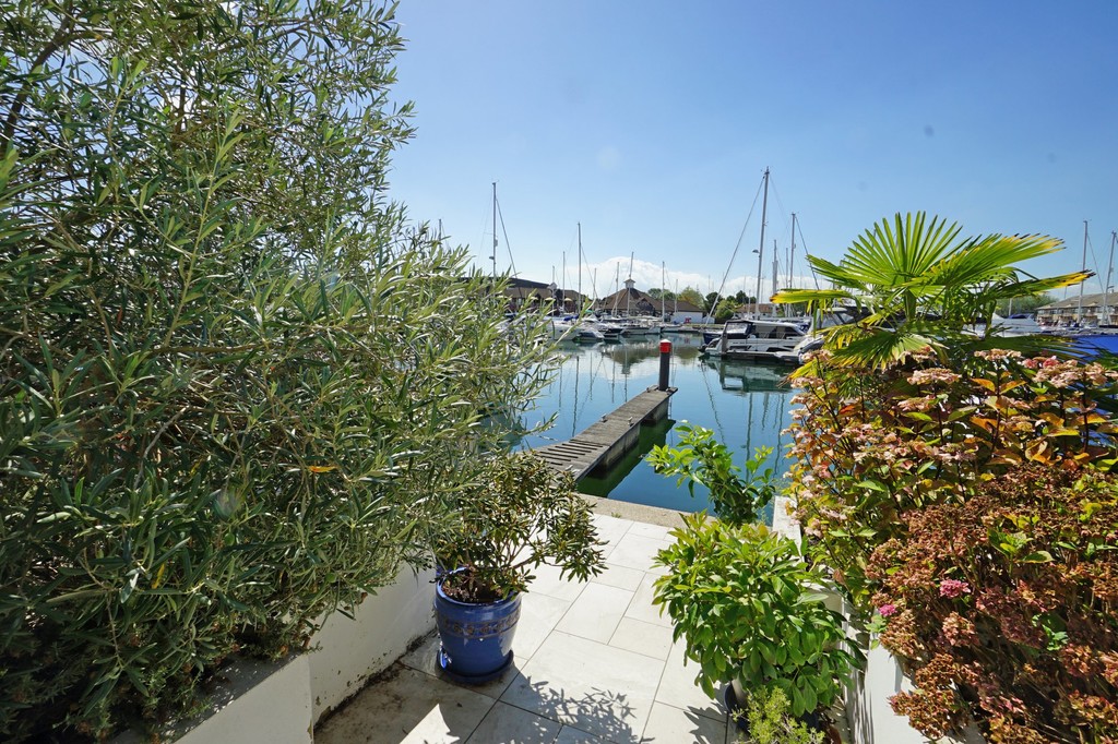 Property in Bryher Island, Port Solent, Portsmouth, PO6 4UE