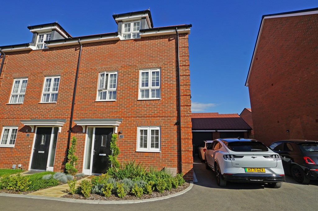 Property in Troon Road, Botley, Hampshire, SO32 2SP