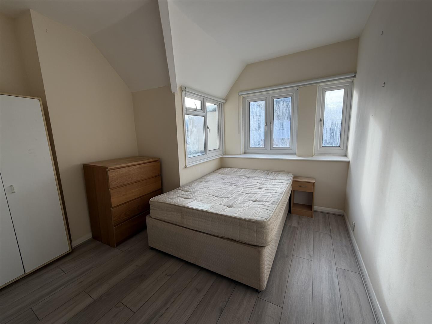 Finchley Lane, Hendon, NW4