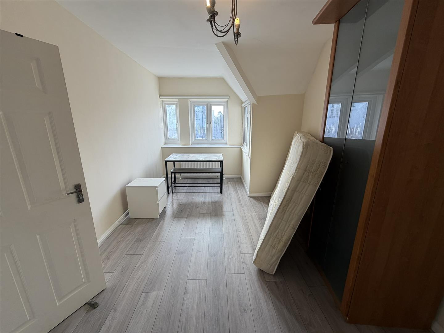 Finchley Lane, Hendon, NW4