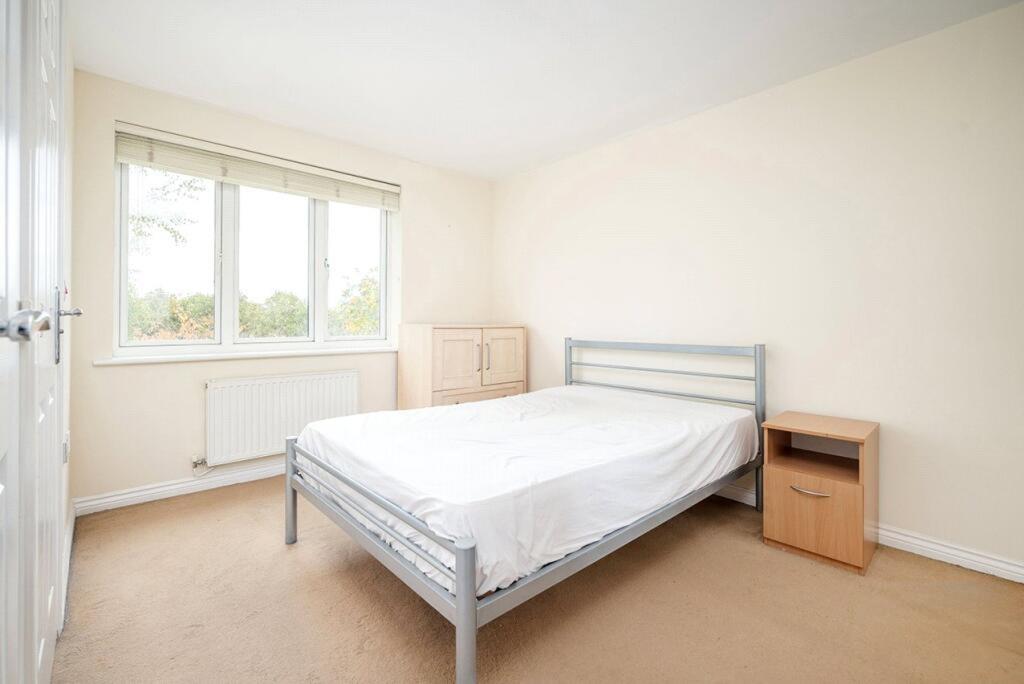 Great North Way, London, NW4