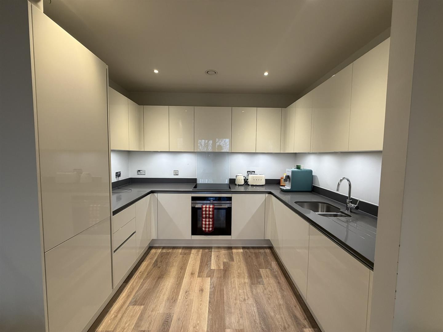 Station Road, Borehamwood, WD6