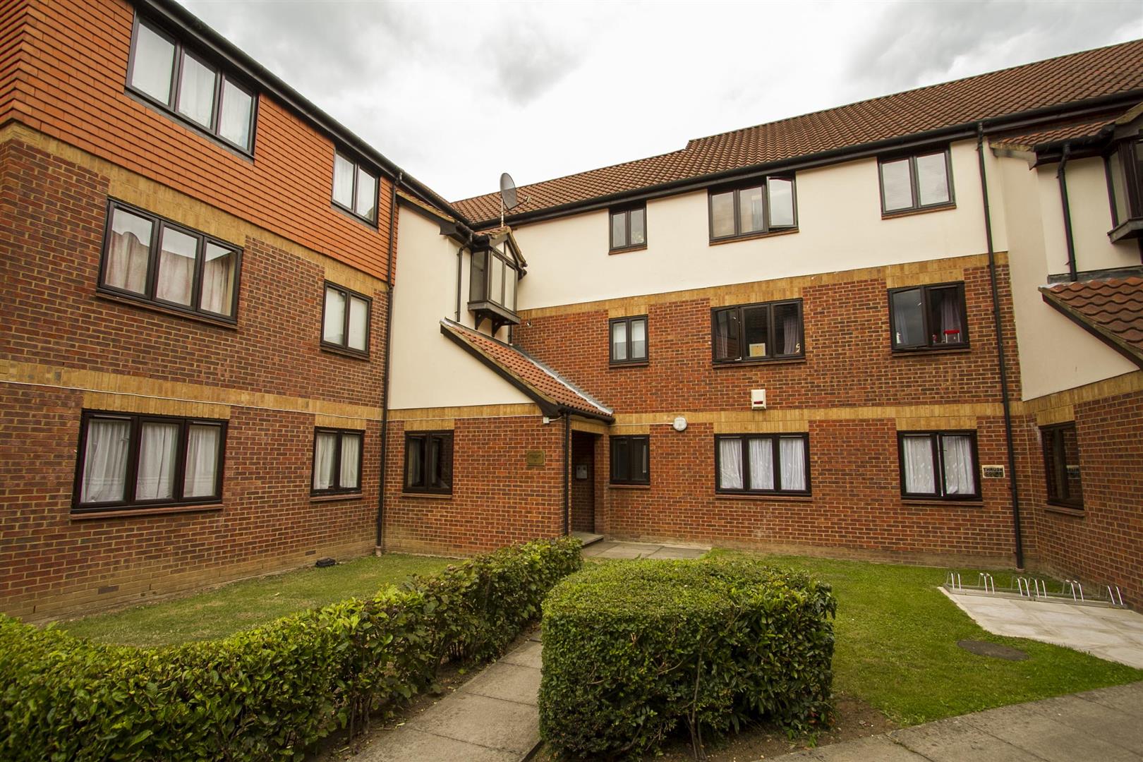 Fieldfare Ct, 16 Falcon Way, Colindale, NW9