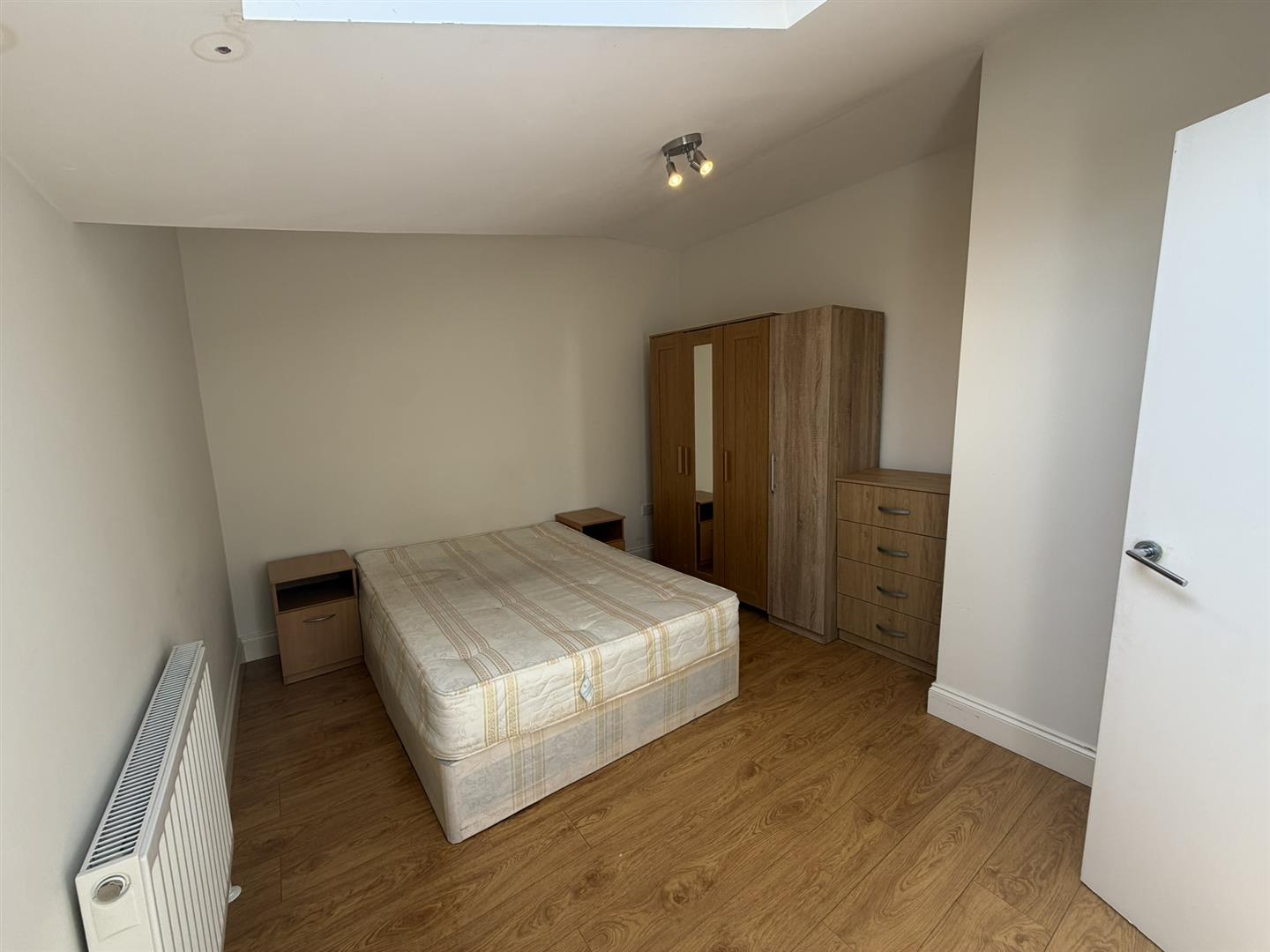 122 Bunns Lane, Mill HIll, NW7