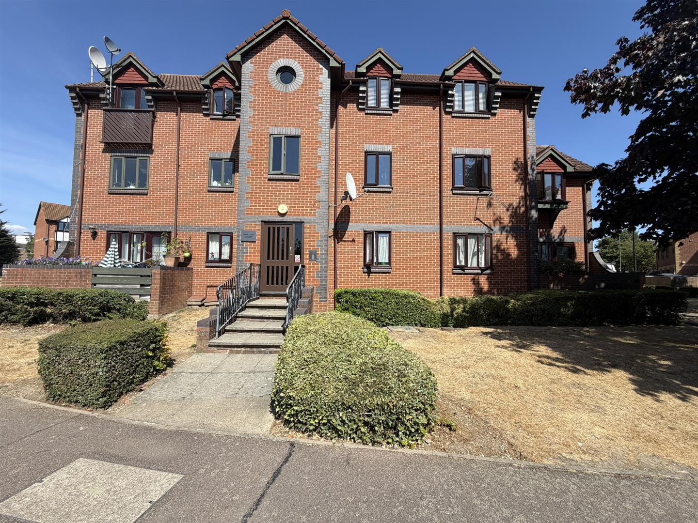 2 Swan Drive, London, NW9