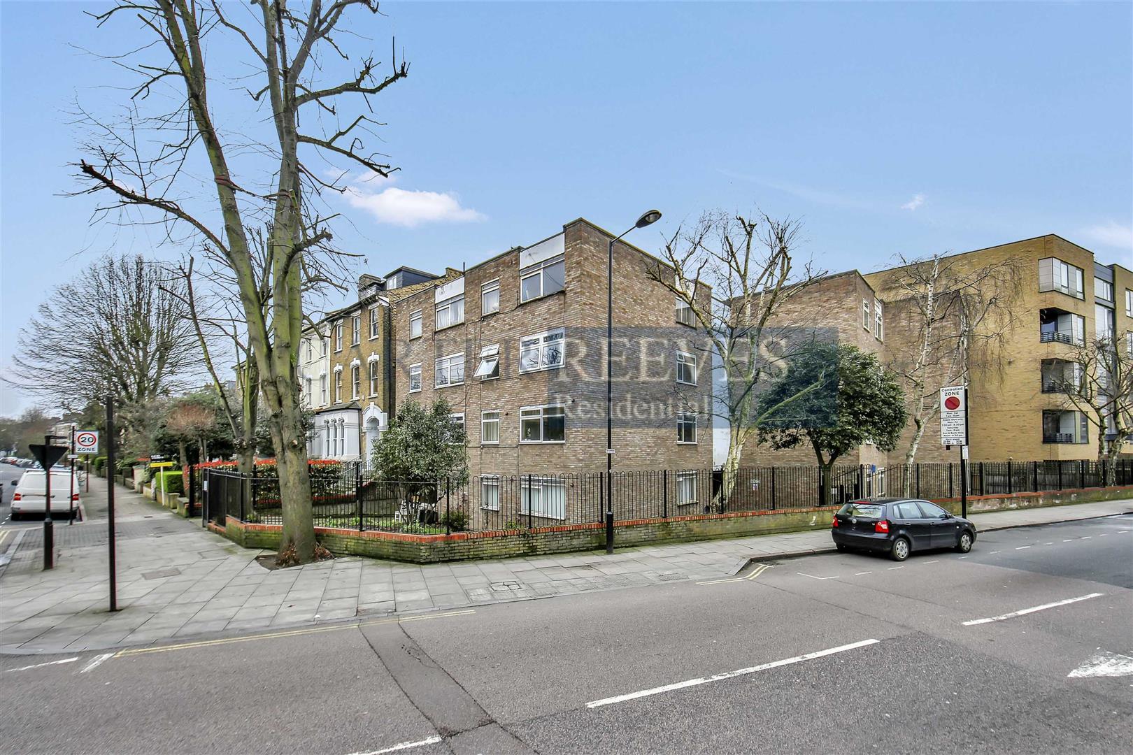 Property in Queens Drive, London, N4