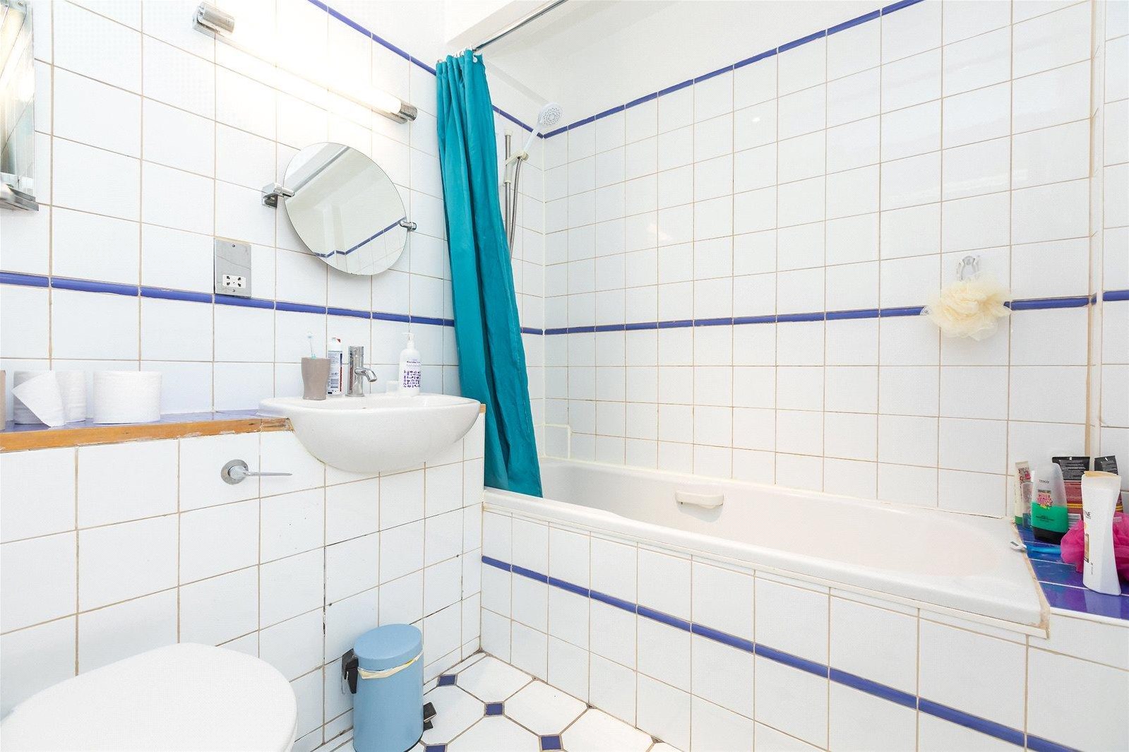 Property in Caledonian Road, London, N1