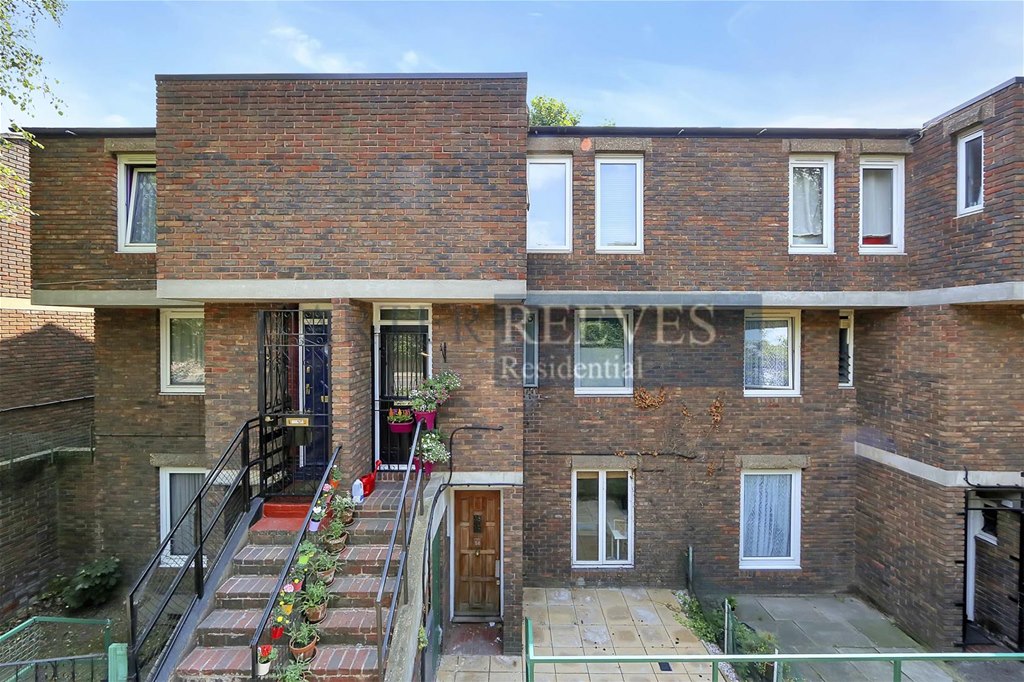 Property in Staveley Close, London, N7