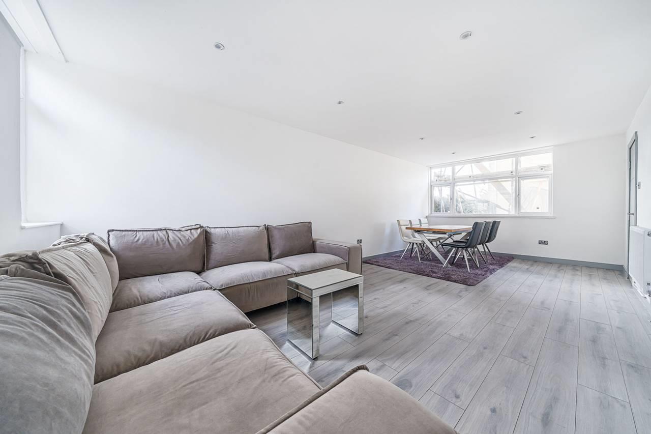 Broomfield, London, E17