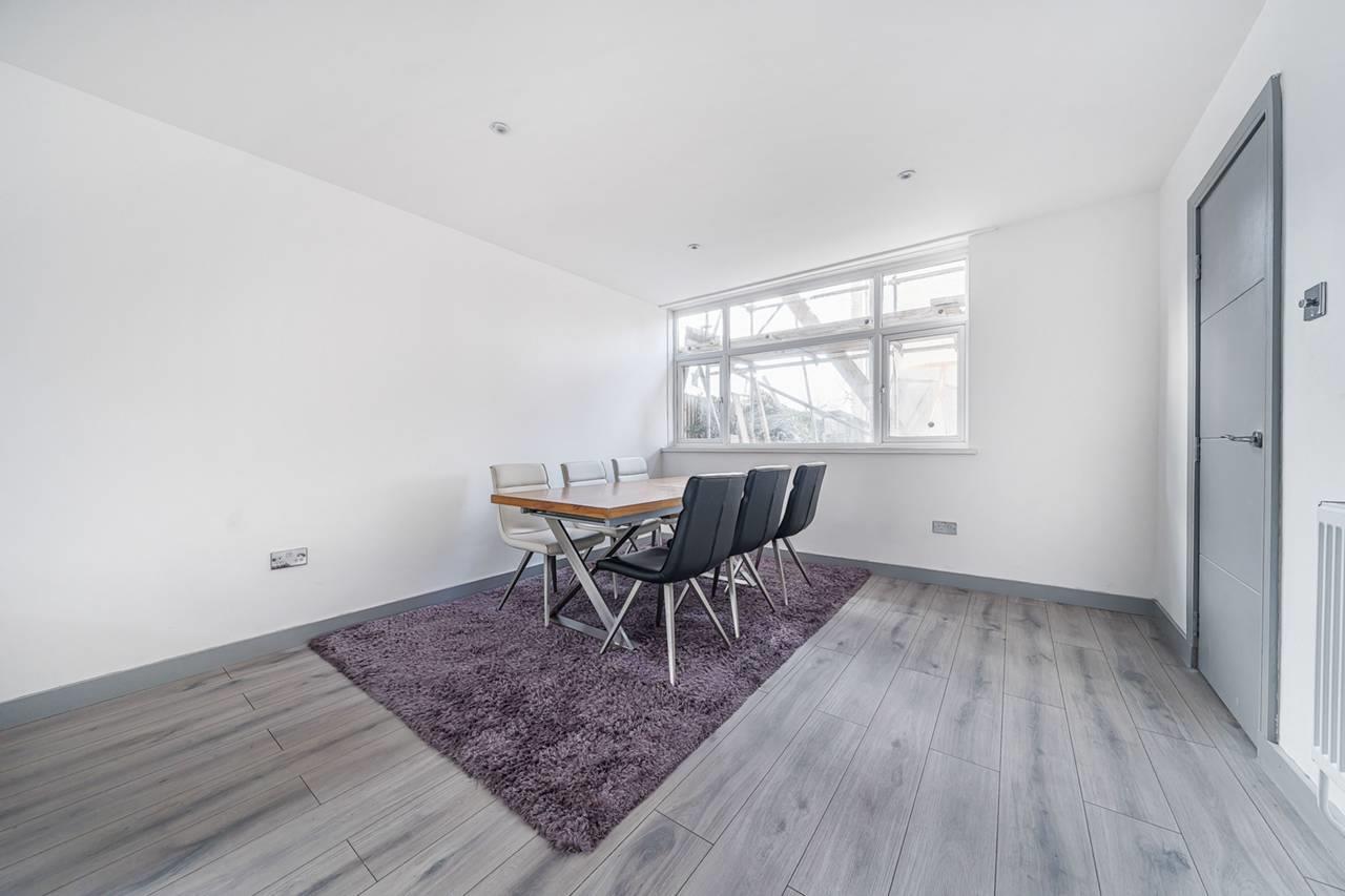 Broomfield, London, WC1N