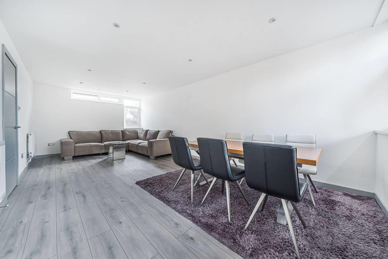 Broomfield, London, E17