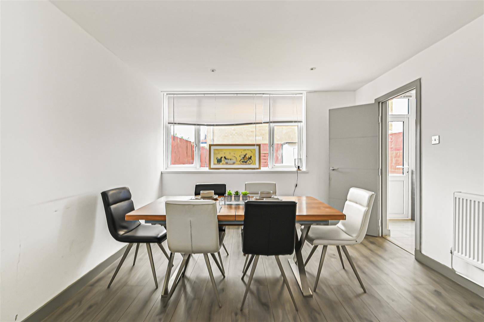 Broomfield, London, WC1X