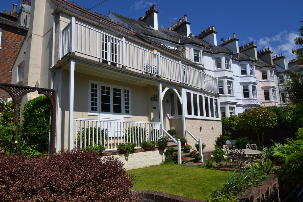Property in Cumberland Walk, Tunbridge Wells