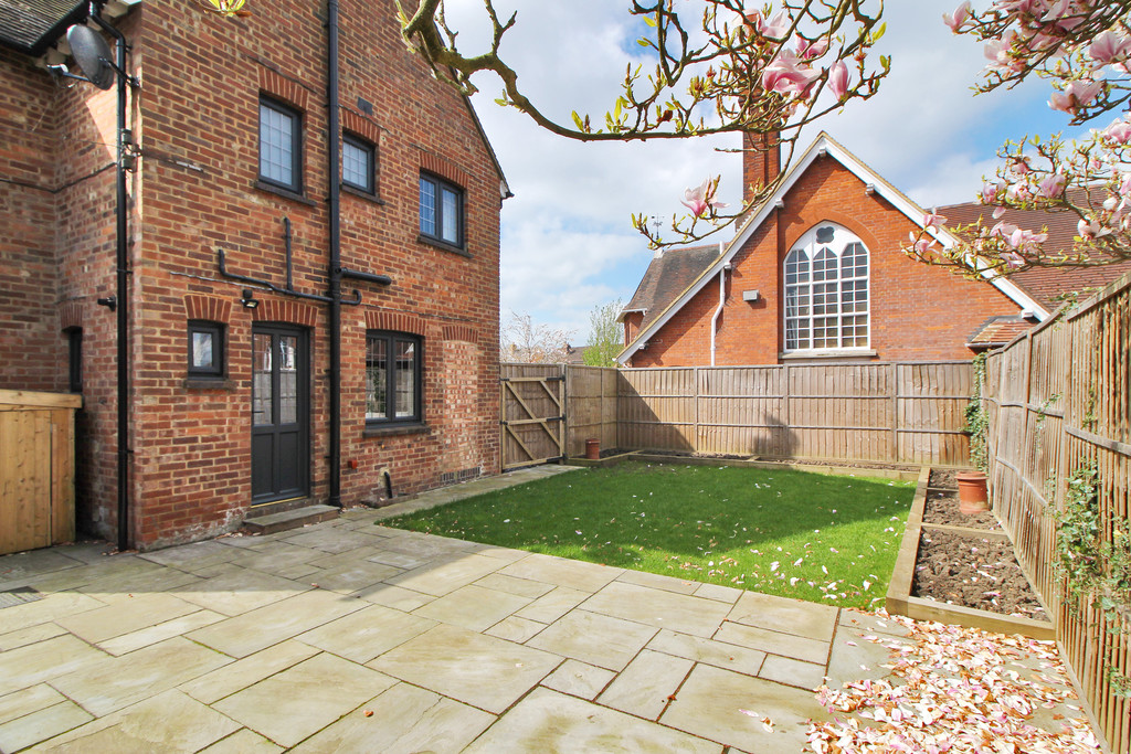 Property in Rusthall Road, Rusthall