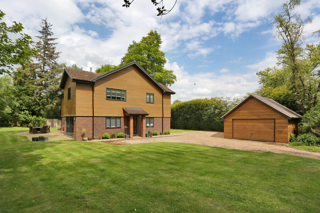 Property in Bells Yew Green Road, Bells Yew Green , Tunbridge Wells