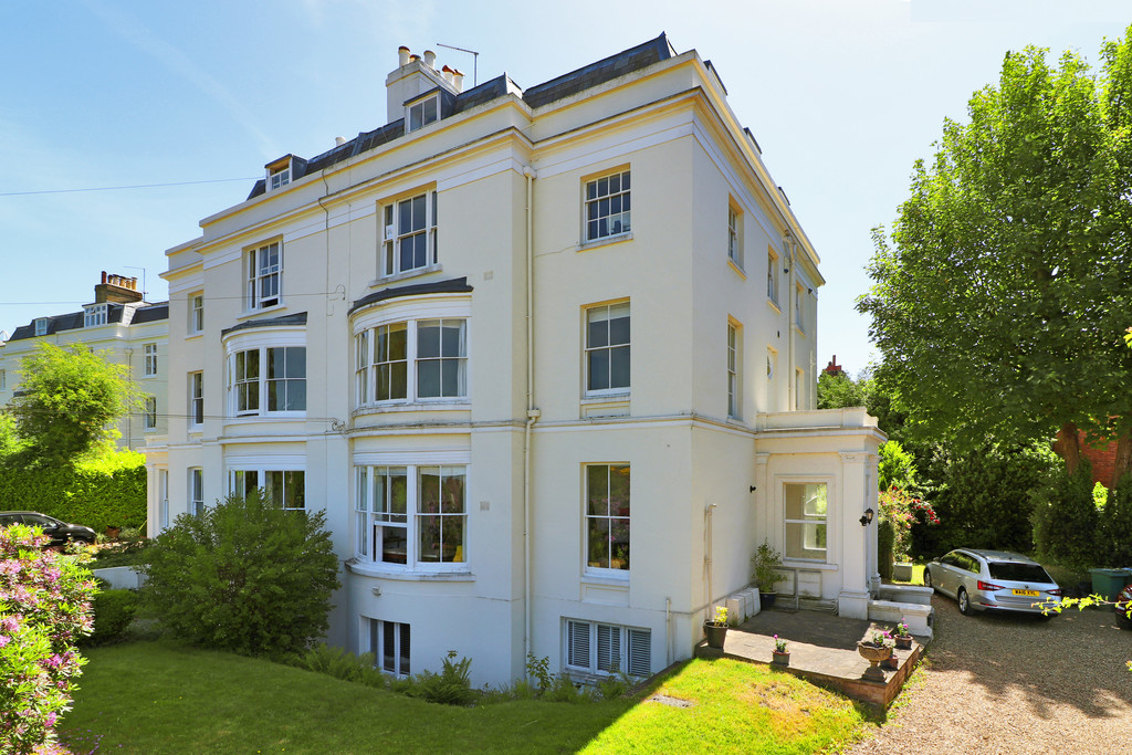 Property in Grove Hill Gardens, Tunbridge Wells