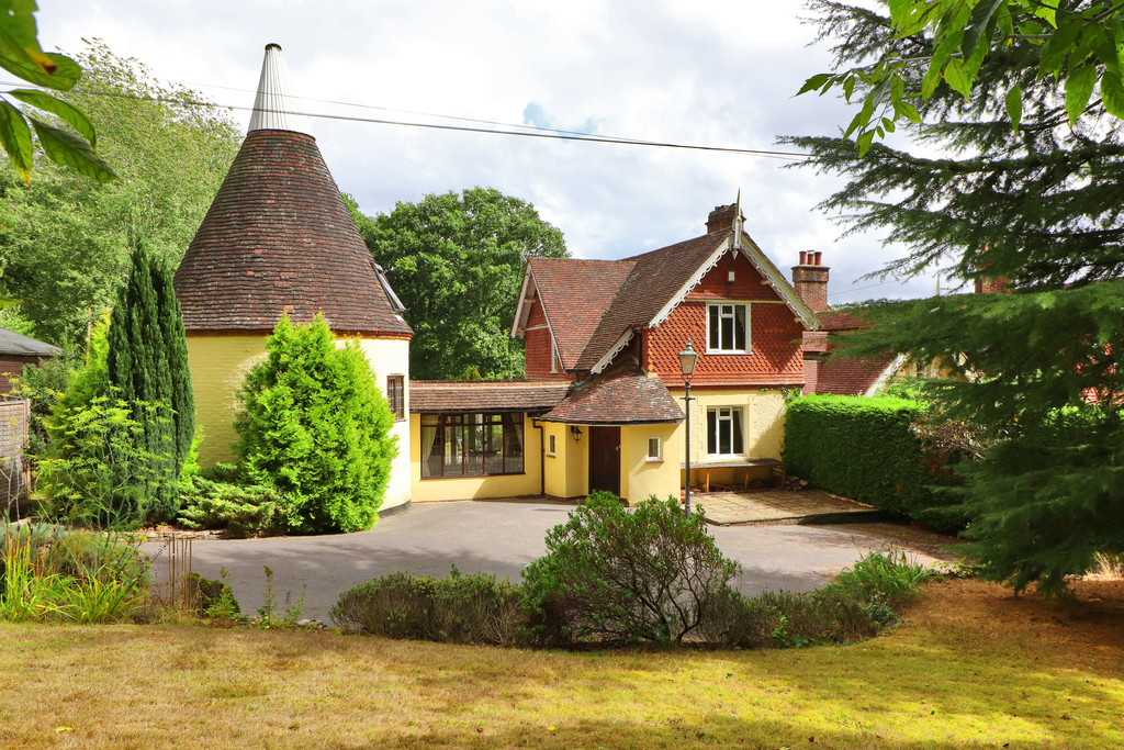 Property in Langton Road, Langton Green, Tunbridge Wells