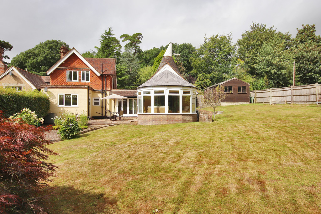 Property in Langton Road, Langton Green, Tunbridge Wells