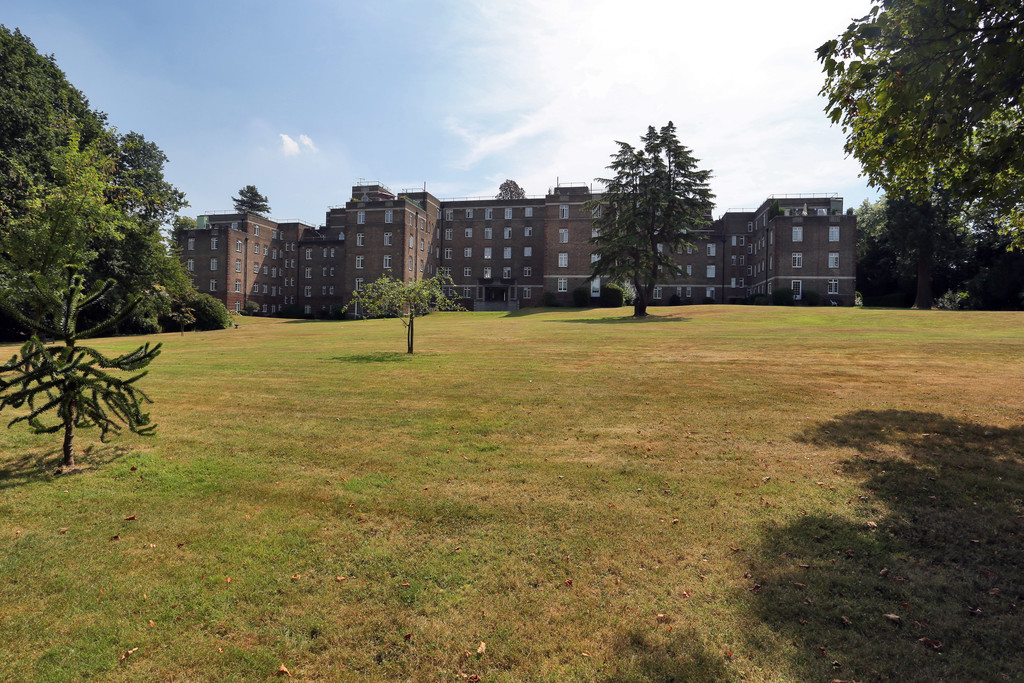 Property in Mount Ephraim, Tunbridge Wells