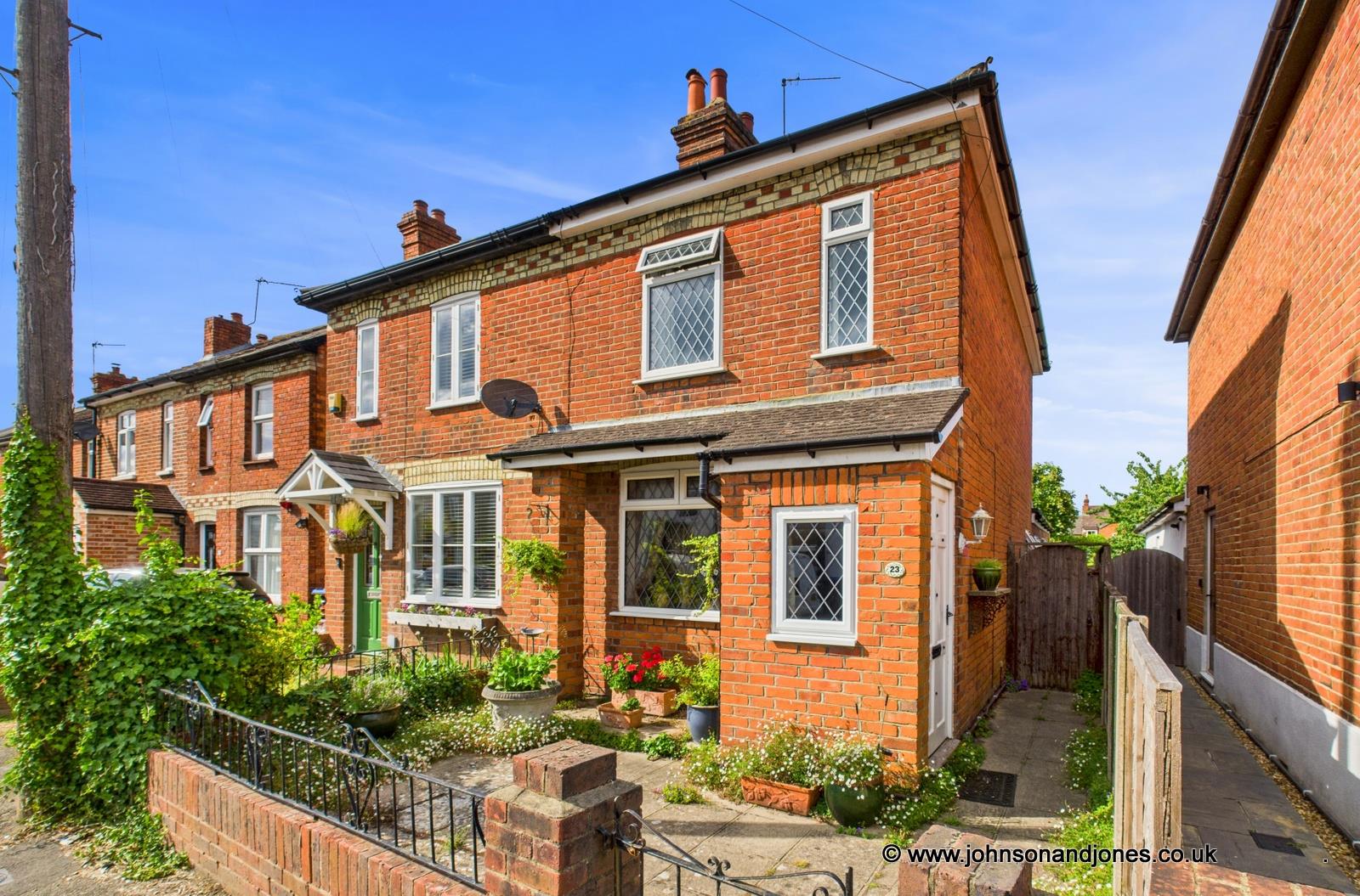 Mead Lane, Chertsey, KT16