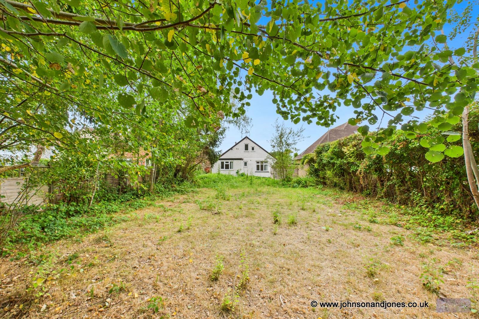 Pinewood Avenue, Addlestone, KT15