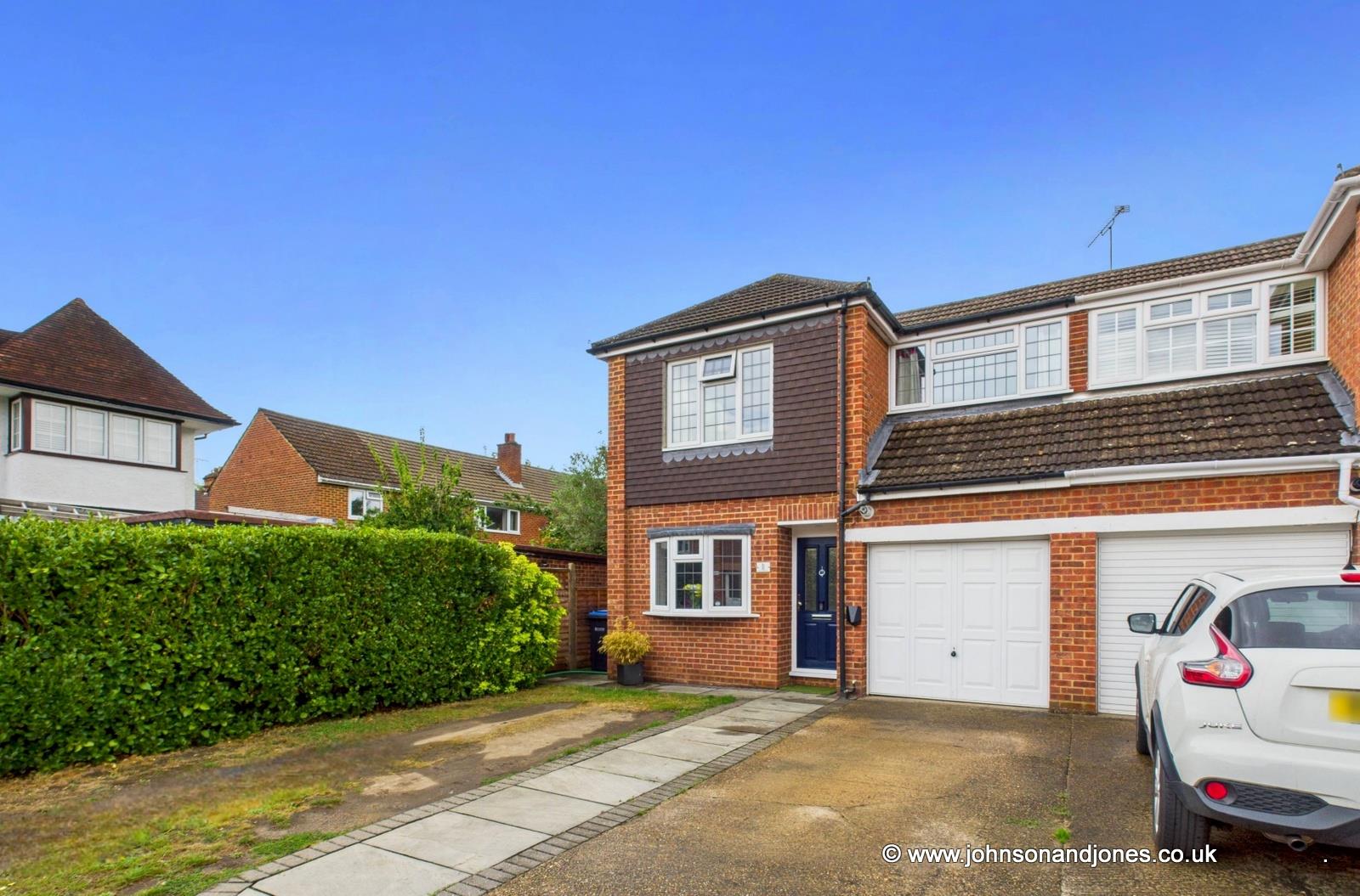 Hamilton Close, Chertsey, KT16