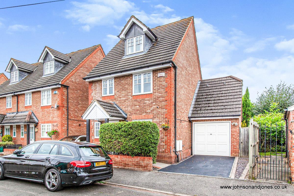 Queen Street, Chertsey, KT16
