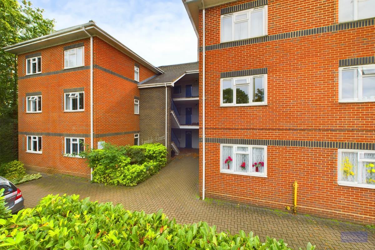 Parvis Road, West Byfleet, KT14