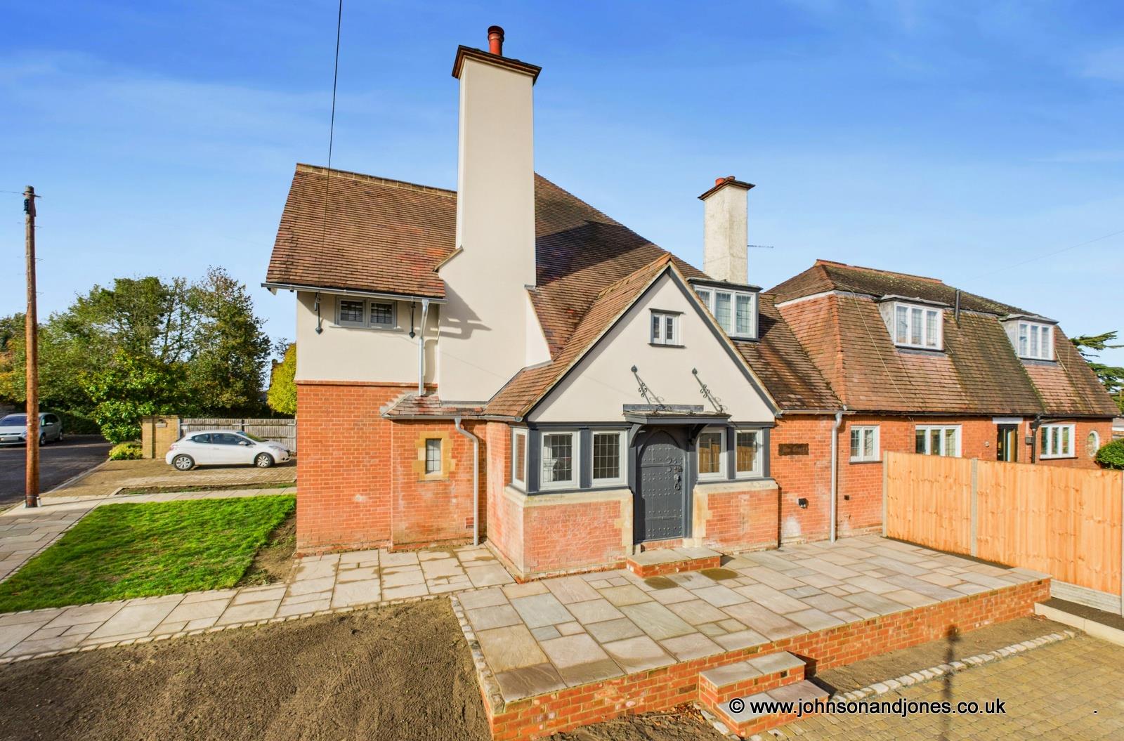 High Tree Close, Addlestone, KT15