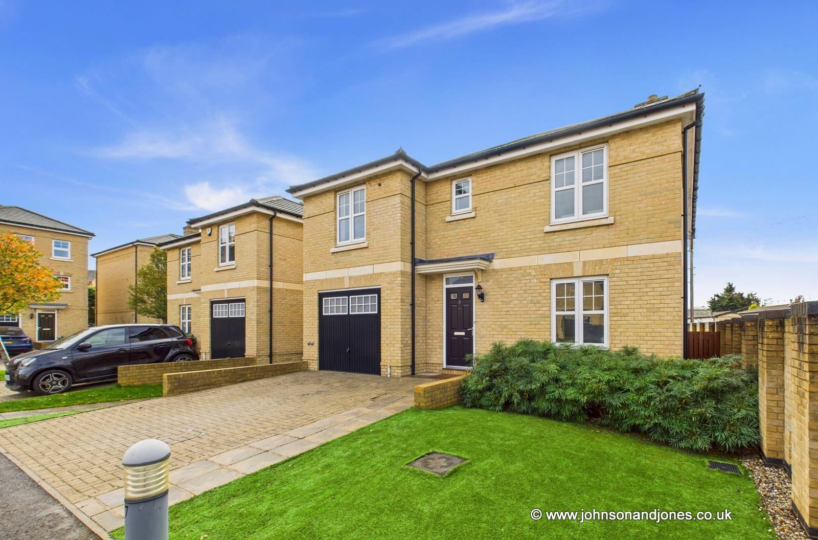 Kingfisher Close, Chertsey, KT16