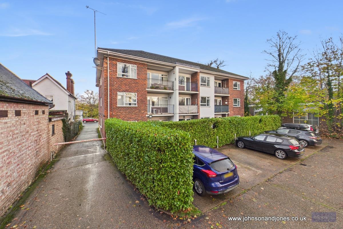 Parvis Road, West Byfleet, KT14