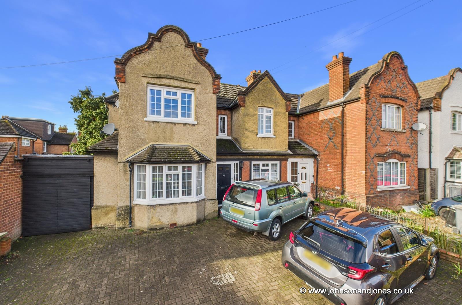 Chertsey Road, Addlestone, KT15